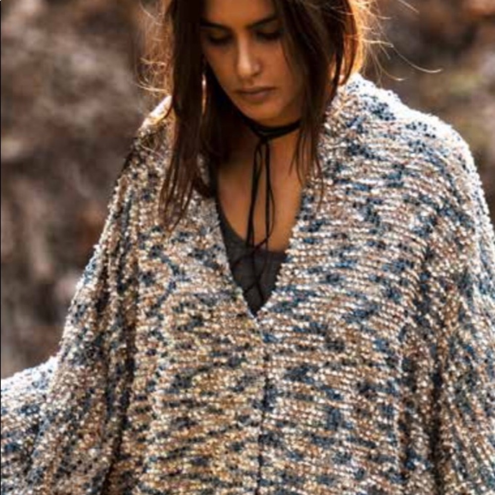 ASTARS Bette Poncho